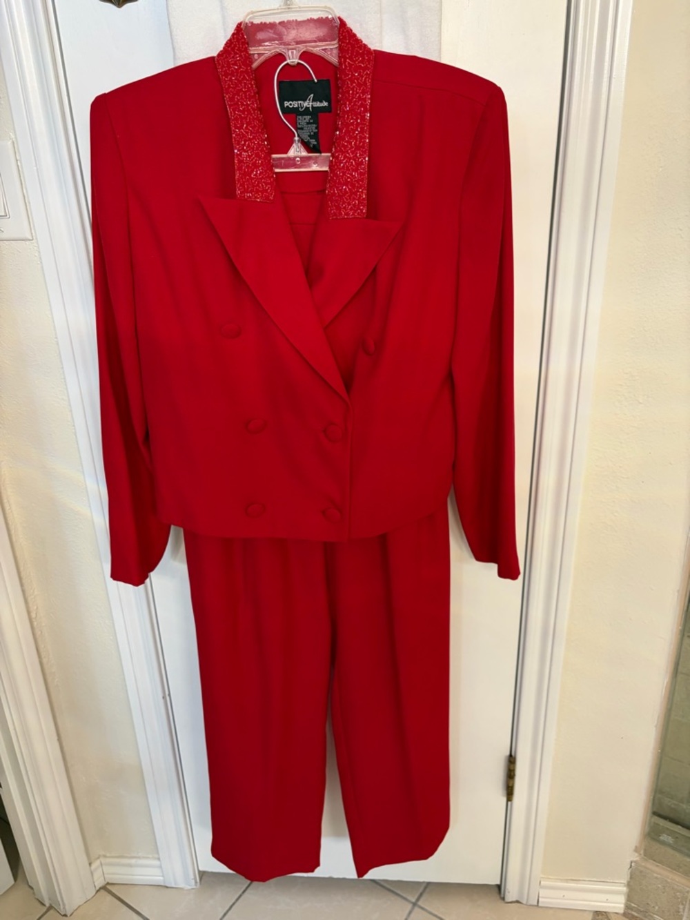 Positive Attitude PreOwned Red Women's Pant Suit with Sparkle Collar Size 16